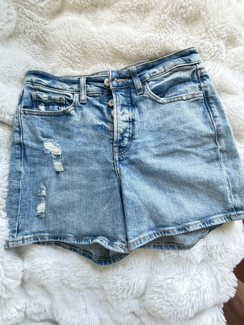 Women’s Old Navy O. G. Straight Button-Fly Wash Distressed Denim Shorts Medium